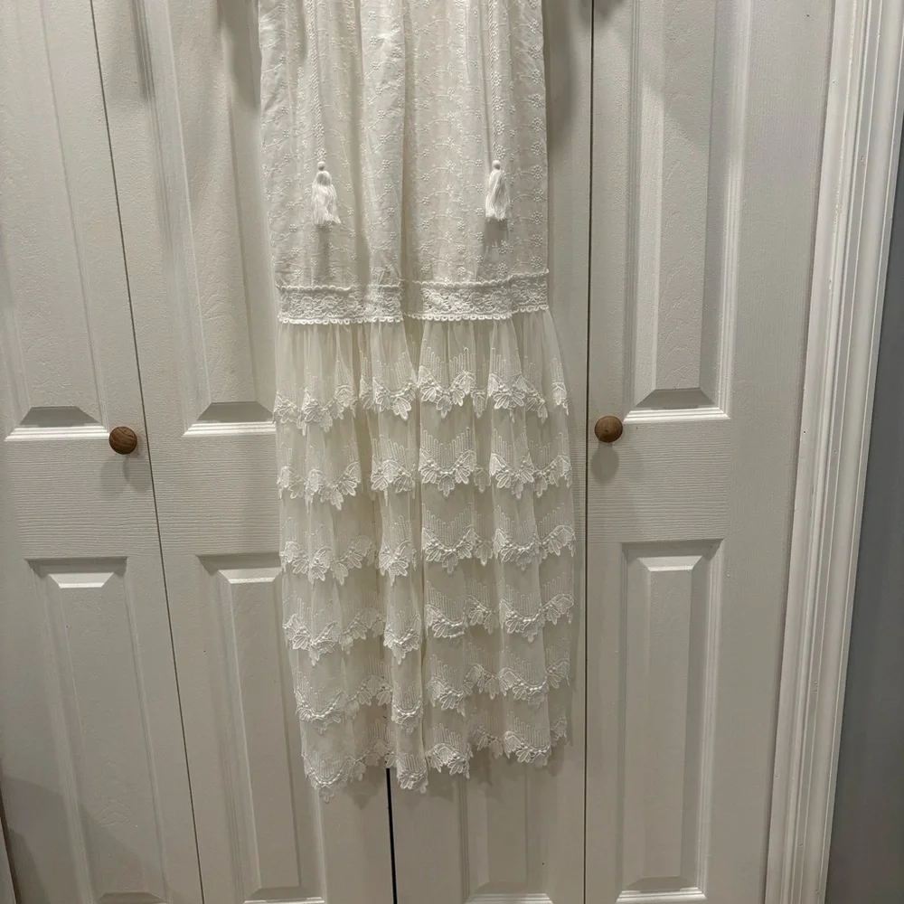 Elegant White Lace Maxi Dress - Picture 8 of 10